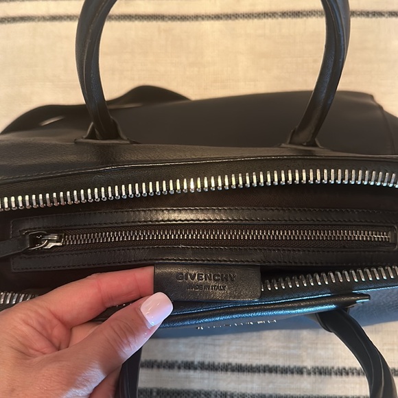 Givenchy - Picture 2 of 5